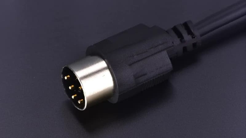 DC power connectors for security cameras