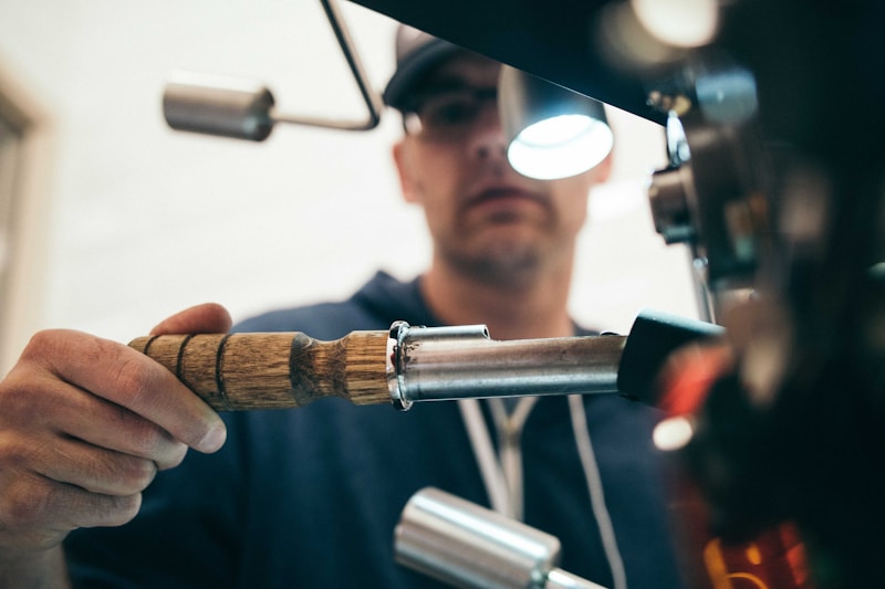 Multi-Vendor Sourcing and Consolidation for Commercial Buyers